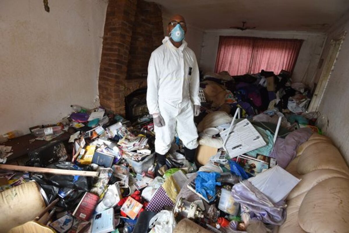 Compulsive hoarding property prepared for specialist clearance