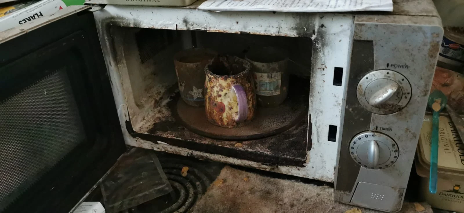 Gross filth cleaning Dublin contaminated microwave cleanup
